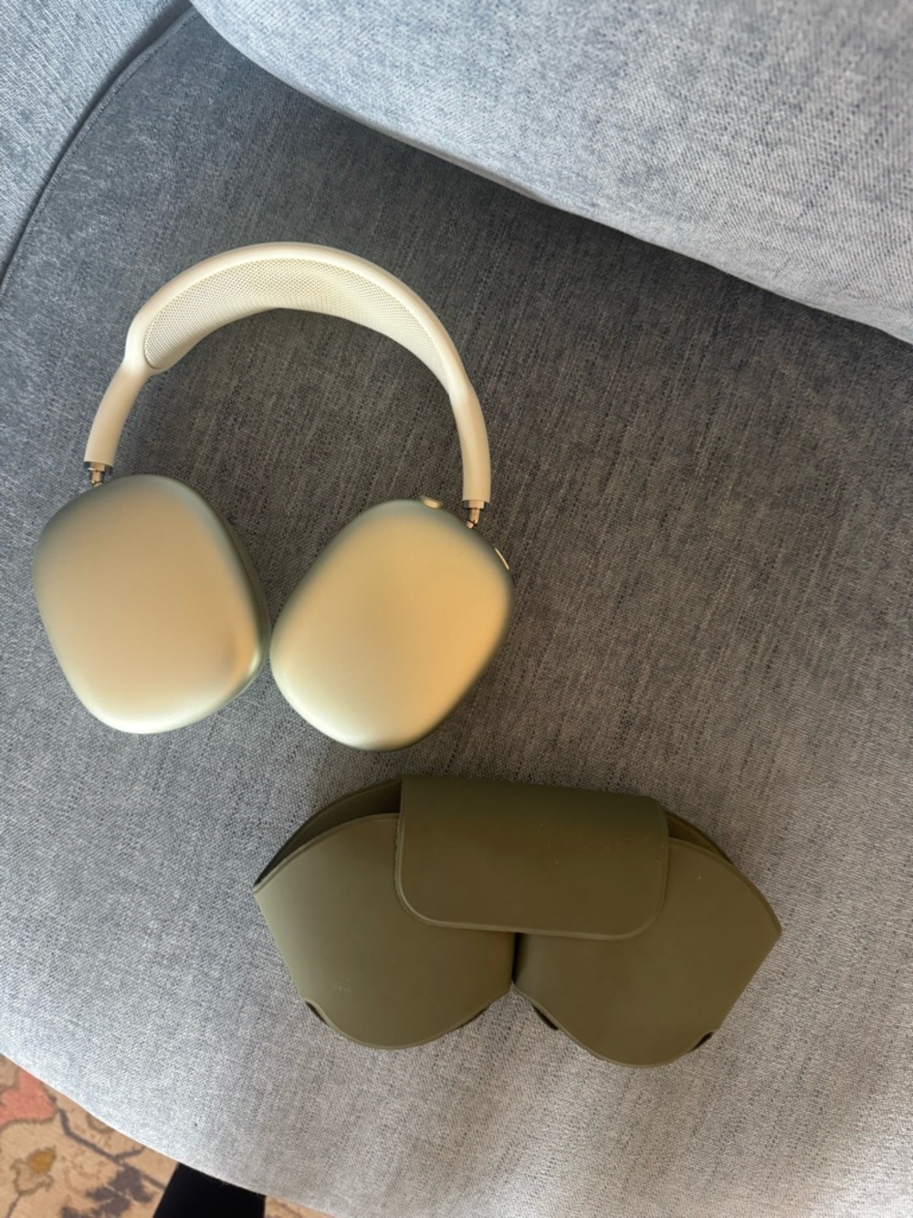 Apple AirPods Max in Green